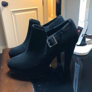 High heeled black booties only worn once